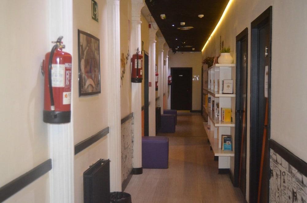 Hostels Meetingpoint Madrid Exterior foto